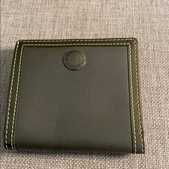 Authentic Coach wallet - Picture 1 of 6